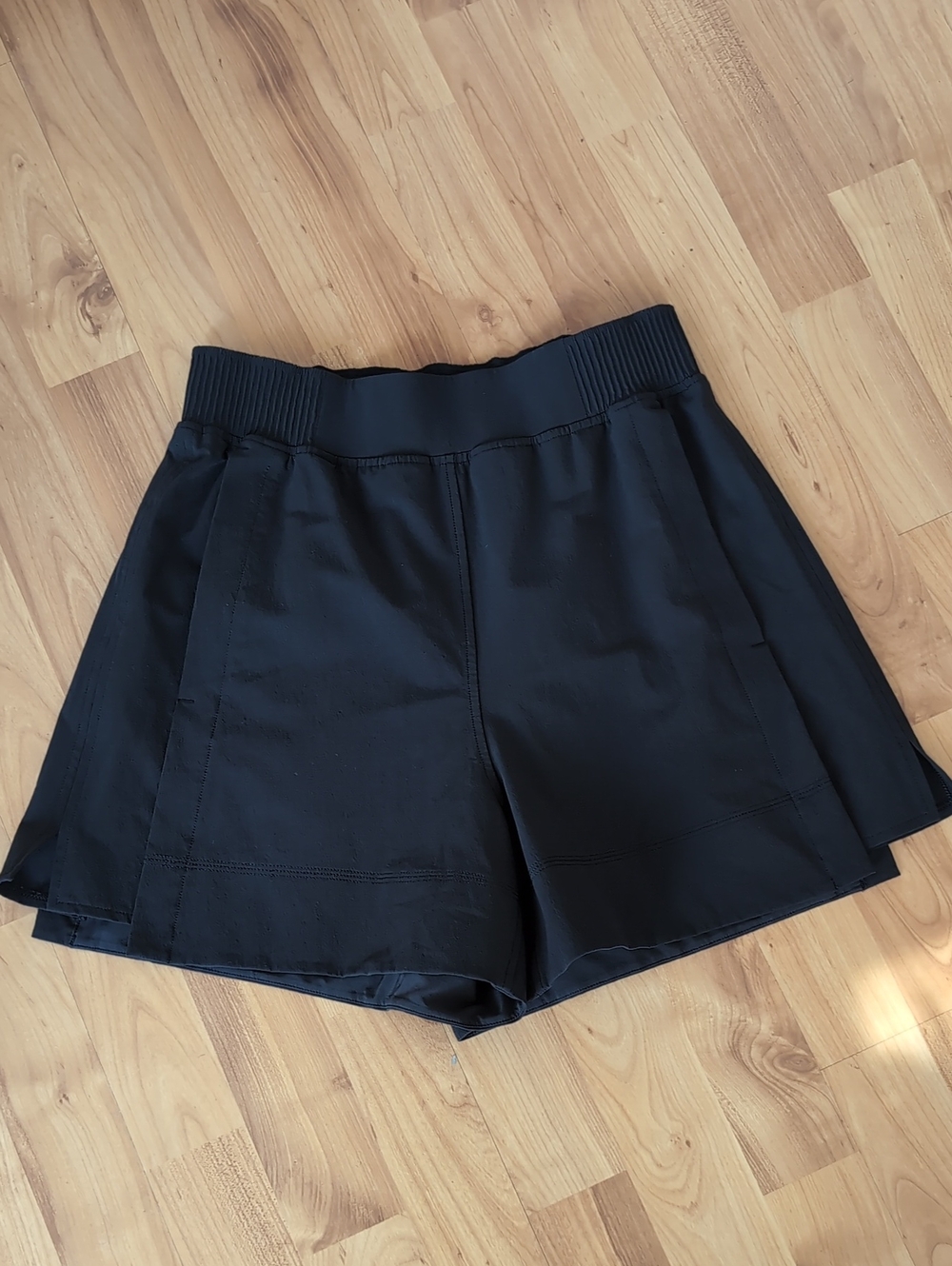 Lululemon Stretch Woven Relaxed-Fit High-Rise Short 4" S